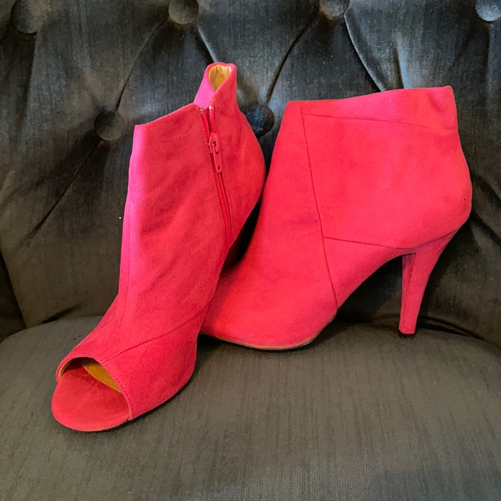 Shoe Dazzle Bootie